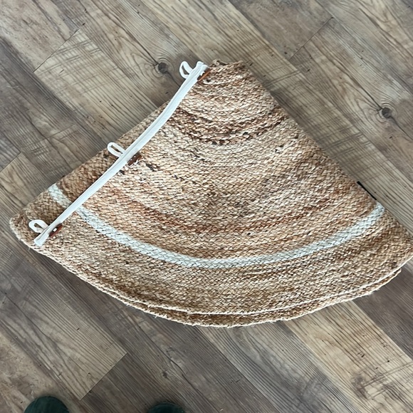 Threshold Designed with Studio McGee - 48" Timeless Round Hemp Jute Tree Skirt - Picture 6 of 10